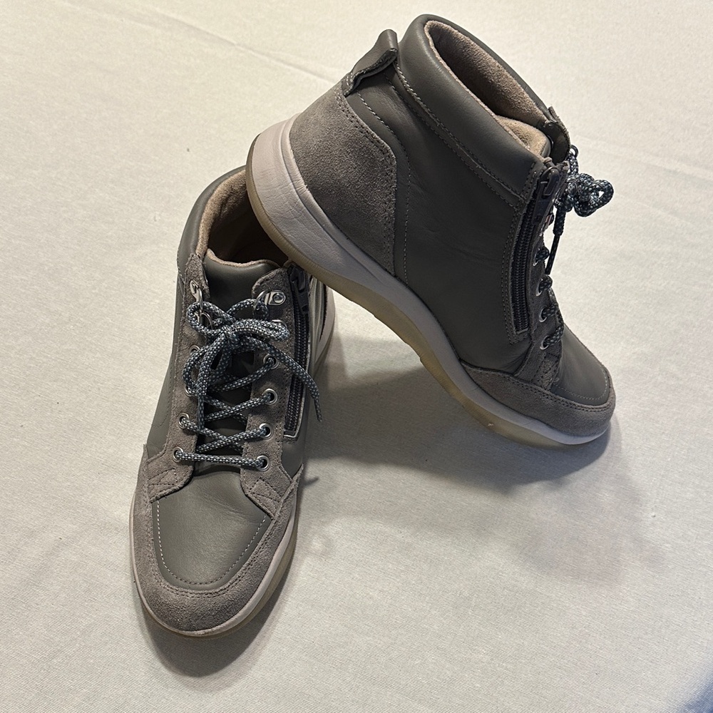 Vionic Whitley Gray High Top Zipper Water Repellent, 9.5